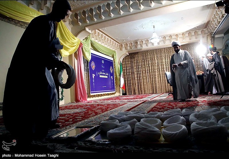 مراسم عمامه گذاری طلاب