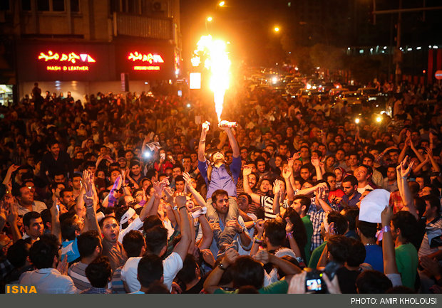 آتش بازی در جشن پیروزی