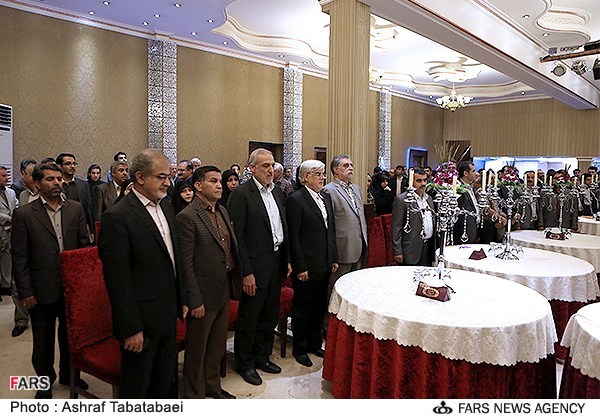 دیدار عارف با اعضای ستاد انتخاباتی
