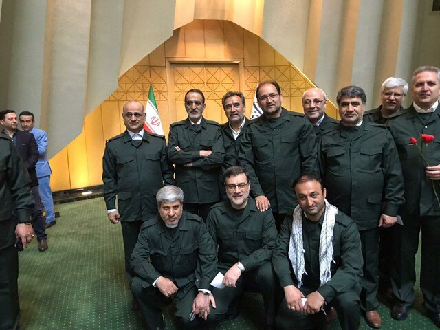 حضور جمعی از نمایندگان در جلسه علنی مجلس با لباس سپاه