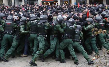 پلیس با تظاهرکنندگان ضداسلامی در برلین درگیر شد