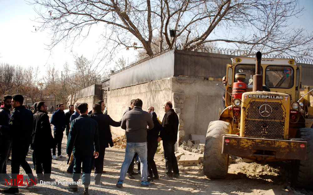 تخریب ساخت و ساز های غیر مجاز در مهرشهر+عکس