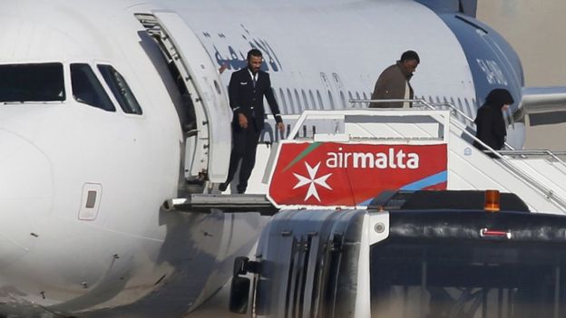 ربودن یک هواپیمای لیبیایی با ۱۱۸ مسافر