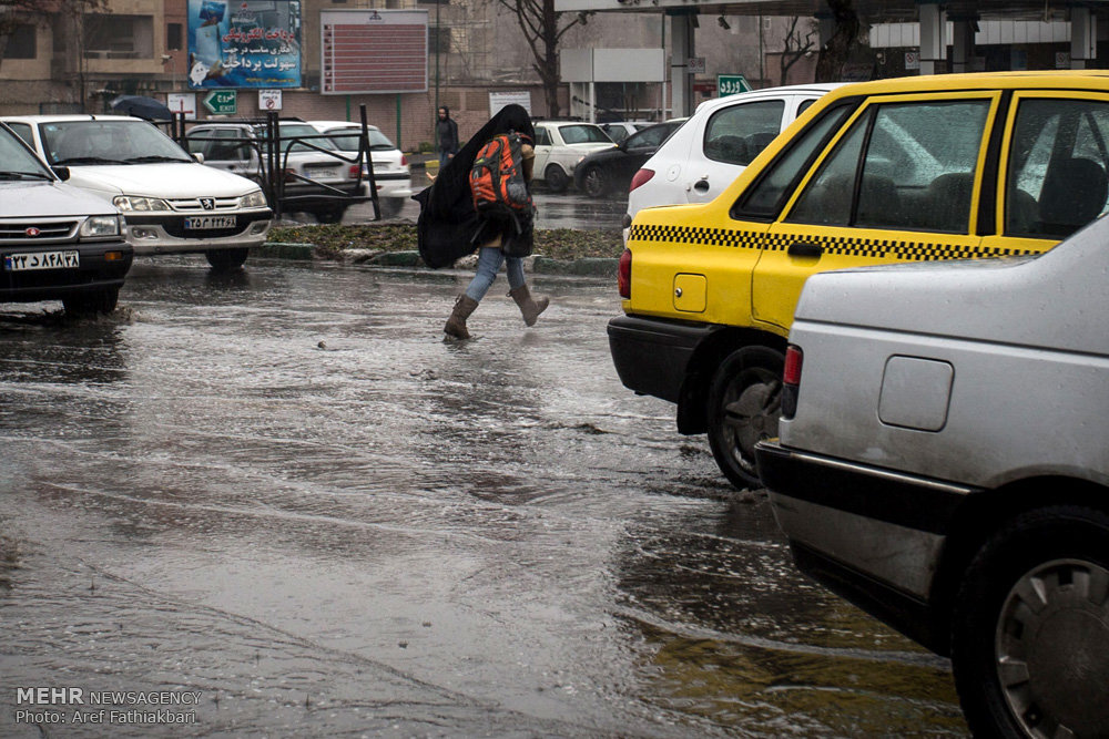 باران شدید و آبگرفتگی معابر در کرج+عکس