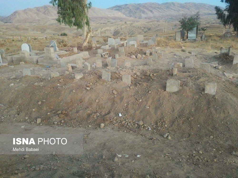 محل دفن ۱۲ نفر از اعضای یک خانواده زلزله‌زده+ عکس