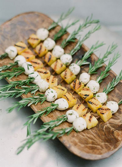 وقتی مهمانها از میز غذا چشم برنمیدارند! وقتی مهمانها از میز غذا چشم برنمیدارند!