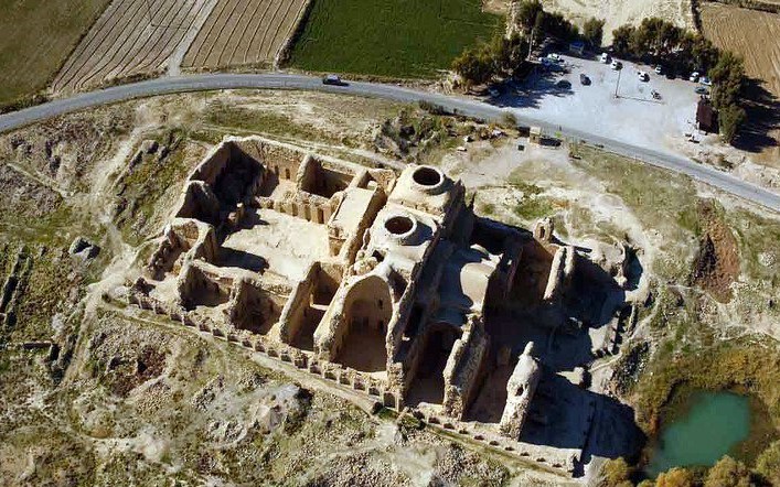 کاخ اردشیر بابکان، یادگار ساسانیان در فیروزآباد کاخ اردشیر بابکان، یادگار ساسانیان در فیروزآباد