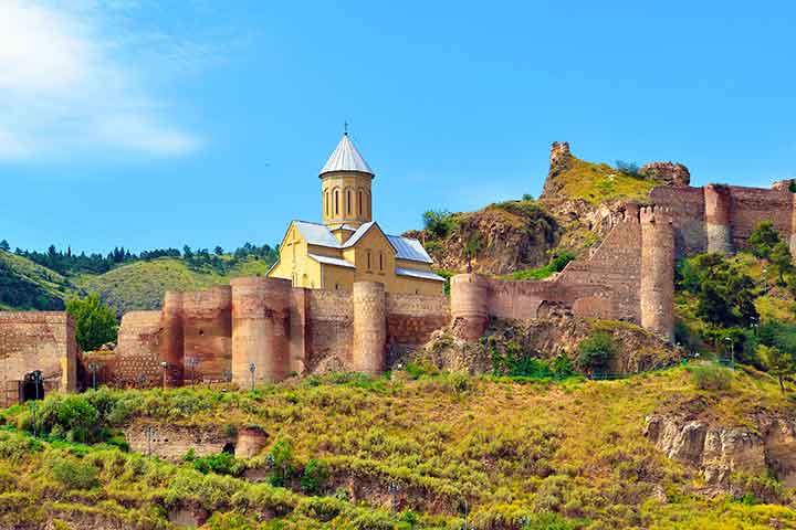 جاهای دیدنی گرجستان که هر جهانگردی را به خود جذب میکند جاهای دیدنی گرجستان که هر جهانگردی را به خود جذب میکند