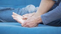 ۷ درمان خانگی برای تسکین درد پا