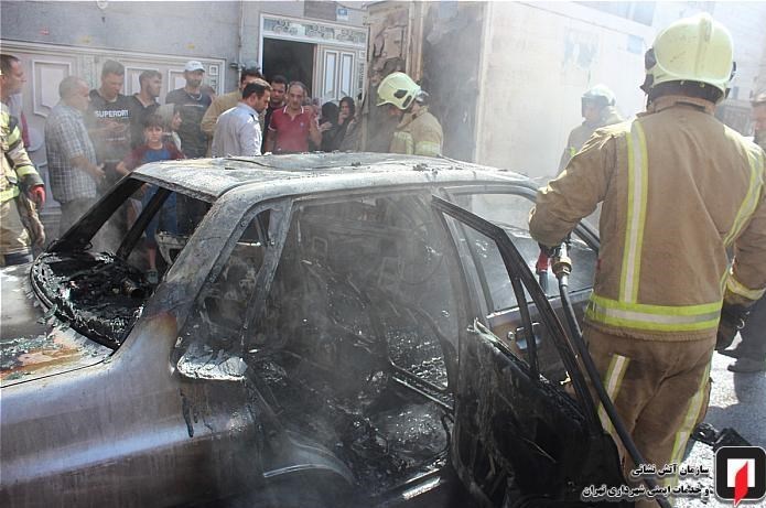 ۳ خودرو در شهرری همزمان در آتش سوختند +تصاویر