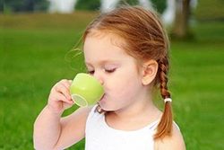 آیا چای برای کودکان نوپا یا خردسال مضر است؟
