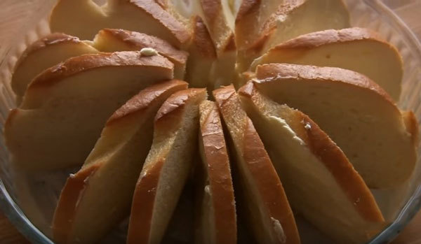 طرز تهیه پیتزا مخصوص بسیار خوشمزه با نان تست