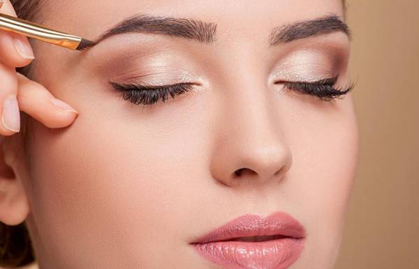 زیبایی و آرایش چشم مناسب برای پلک پف دار زیبایی و آرایش چشم مناسب برای پلک پف دار