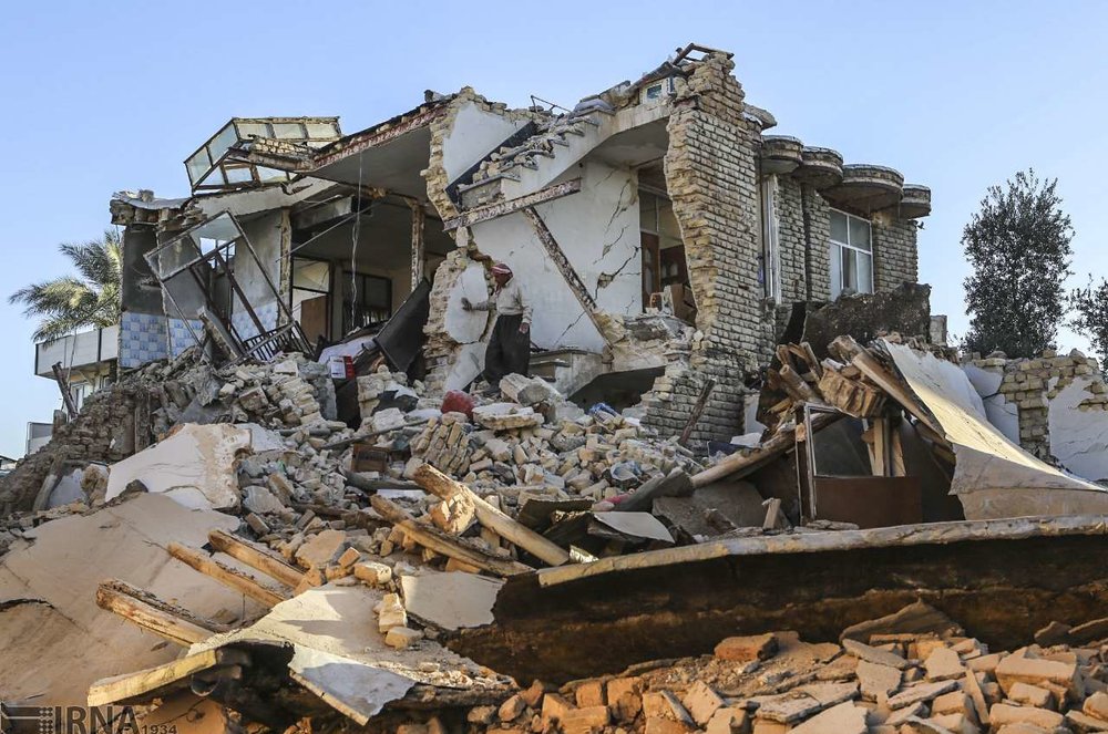 تصاویر تلخ از زلزله یک سال قبل در کرمانشاه