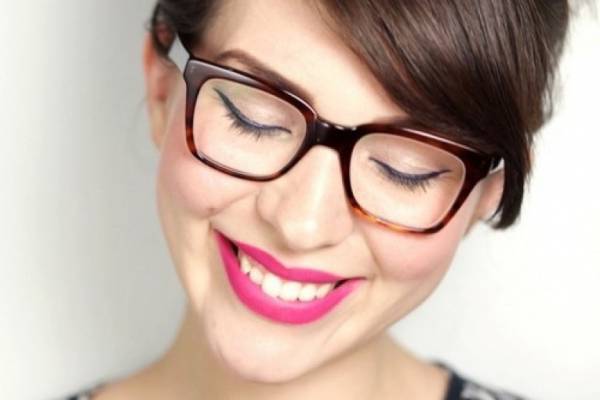 آموزش آرایش صورت مخصوص خانم های عینکی