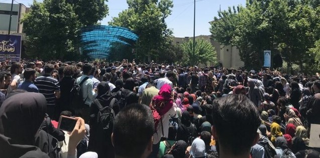 تجمعدر دانشگاه تهران؛ اختلاف بر سر چه بود؟ +ویدیو