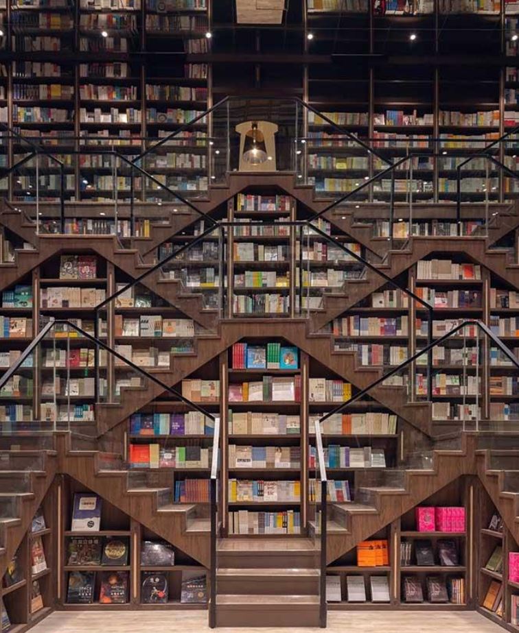 طراحی زیبا و عجیب یک کتابفروشی در چین+عکس