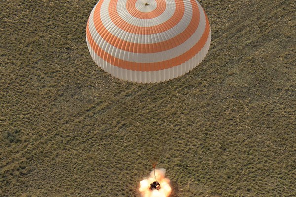 ناسا تصویری از فرود خدمه Expedition ۵۹ منتشر کرد