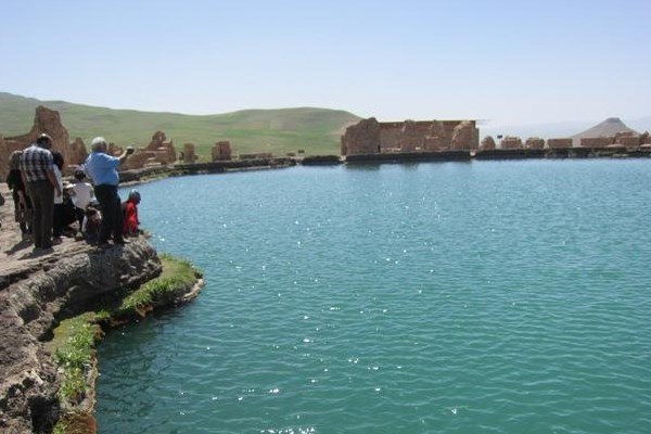 دریاچه‌ای در ایران که احتمالا انگشتر حضرت سلیمان درون آن نهفته است!