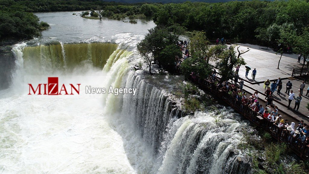 شکوه خیره کننده یکی از بزرگترین دریاچه‌ها و آبشار در جهان