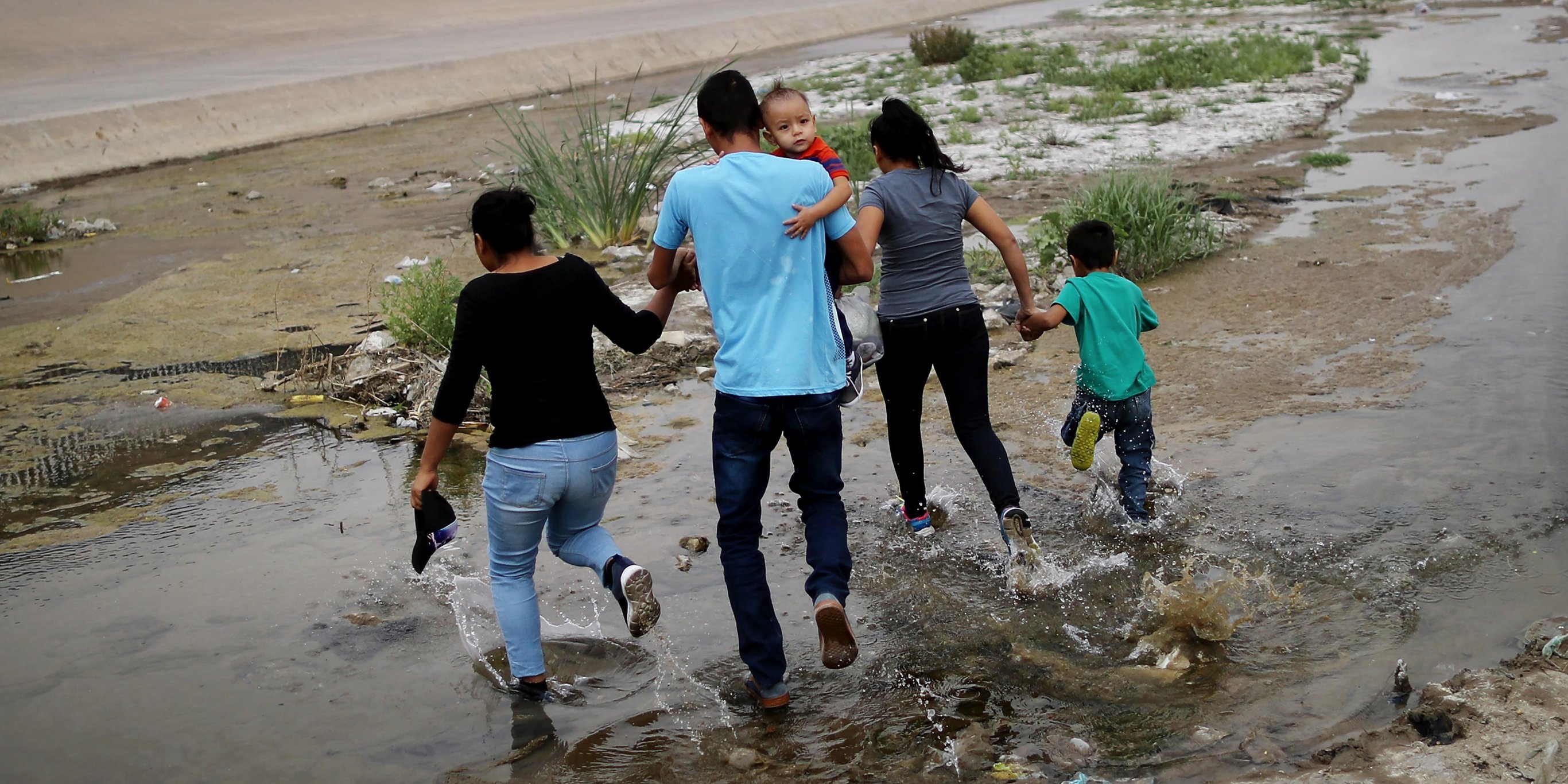 پلیس آمریکا یک نوزاد ۶ ماهه مهاجر را در مرز‌های این کشور دستگیر کرد