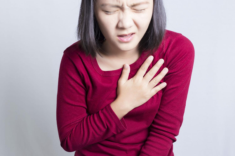 دلایل درد سینه در زنان و چگونگی تسکین آن