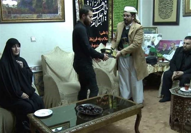 حضور سفیر یمن در تهران در منزل شهید سلیمانی +عکس