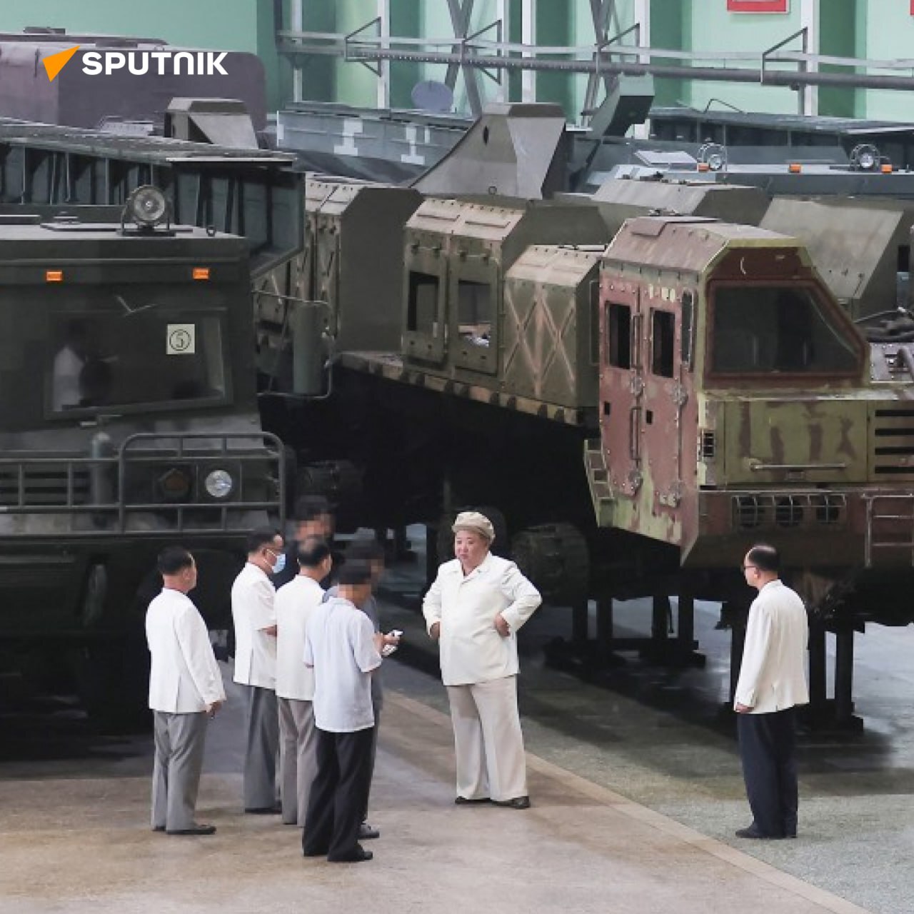 بازدید رهبر کره شمالی از کارخانجات صنایع دفاعی بازدید رهبر کره شمالی از کارخانجات صنایع دفاعی