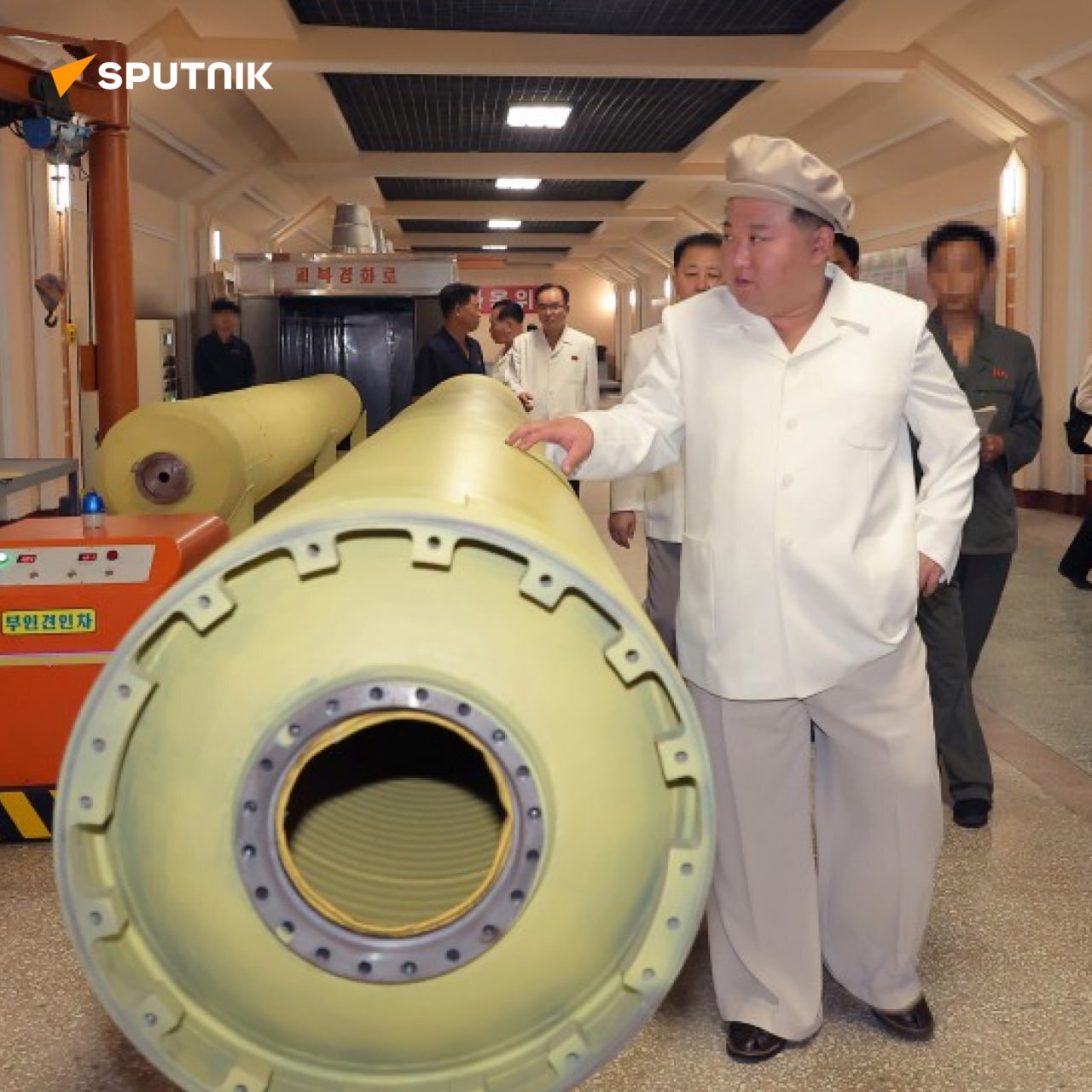 بازدید رهبر کره شمالی از کارخانجات صنایع دفاعی بازدید رهبر کره شمالی از کارخانجات صنایع دفاعی