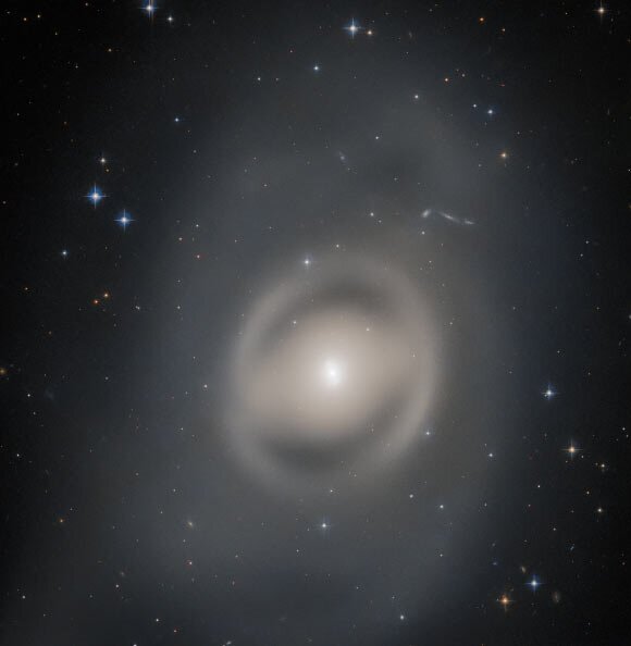 رصد یک کهکشان جدید توسط هابل+ عکس