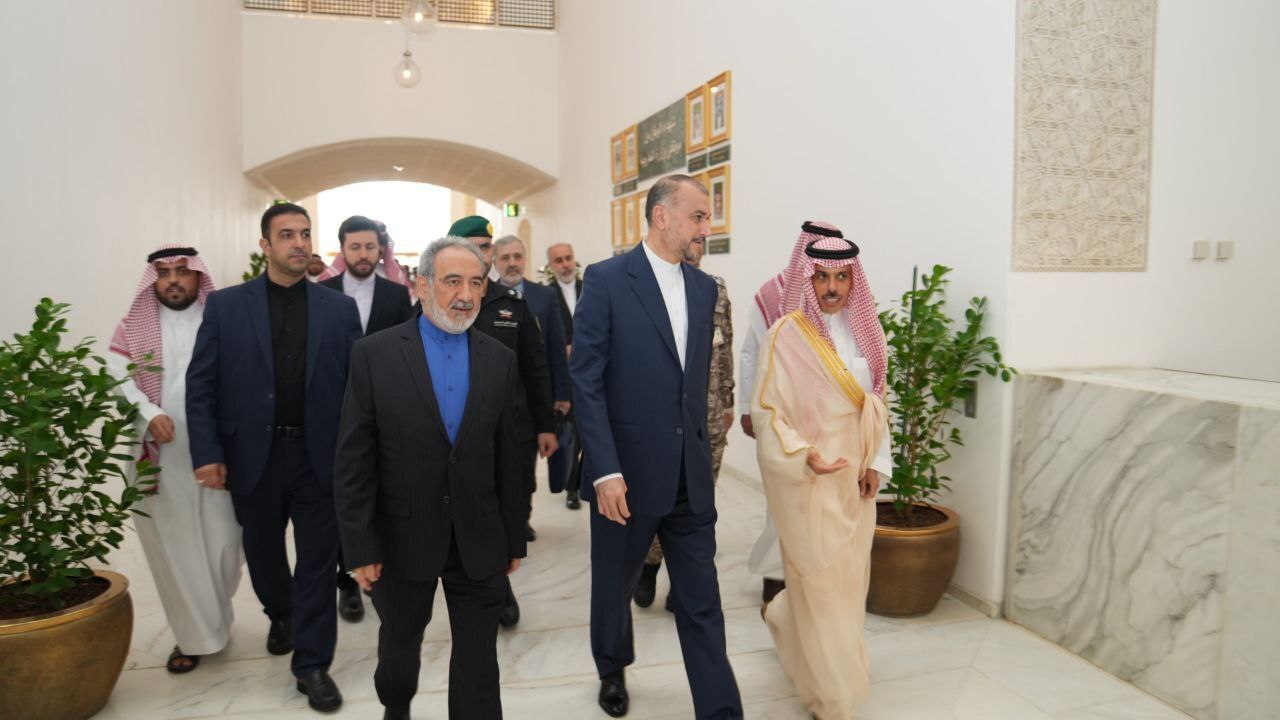 رایزنی وزیران امور خارجه ایران و عربستان در ریاض رایزنی وزیران امور خارجه ایران و عربستان در ریاض