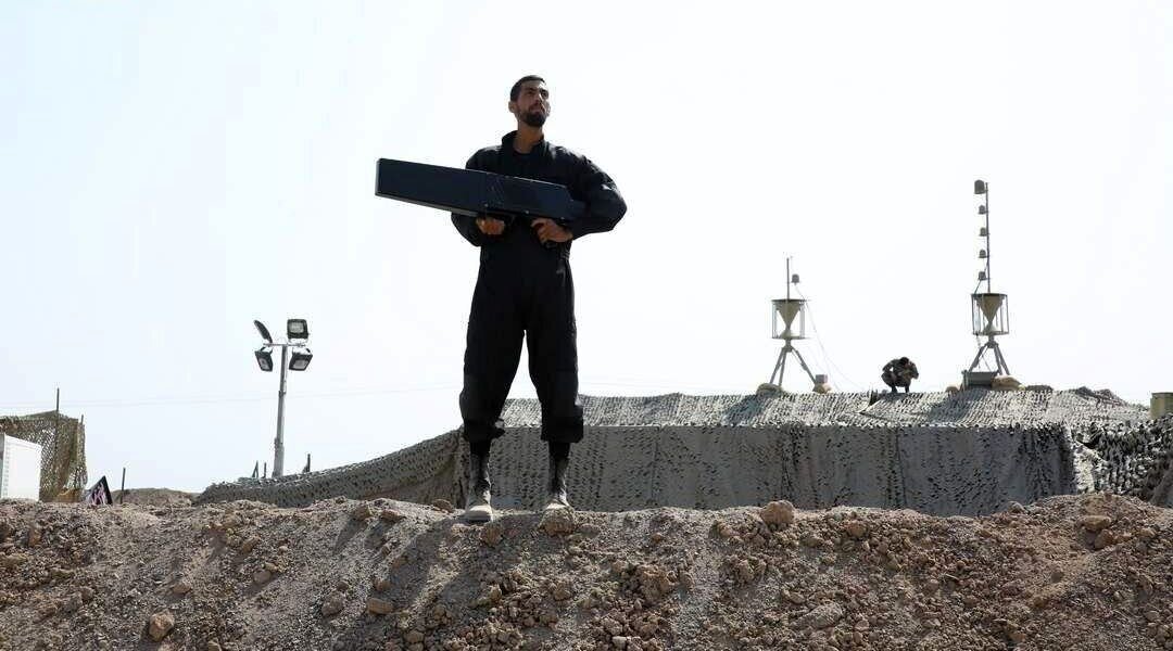 سلاحی متفاوت در دست نیروهای نظامی ایران+ عکس