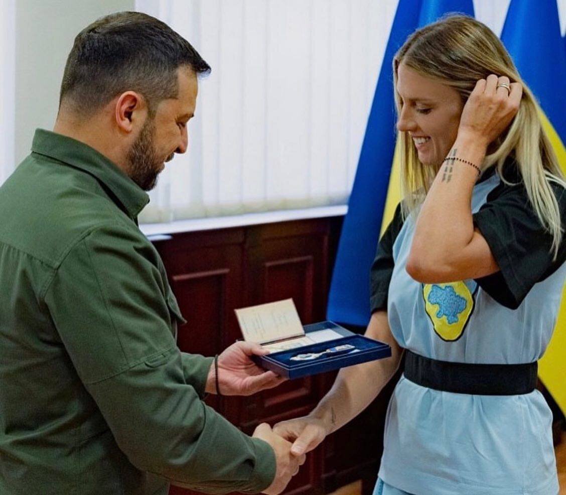 شمشیربازی زلنسکی در مقابل میلیون ها بیننده