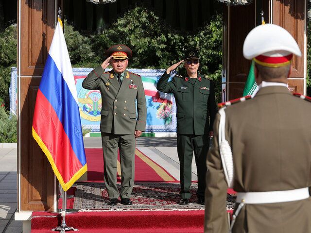 سرلشکر باقری و وزیر دفاع روسیه در تهران رایزنی کردند+عکس سرلشکر باقری و وزیر دفاع روسیه در تهران رایزنی کردند+عکس
