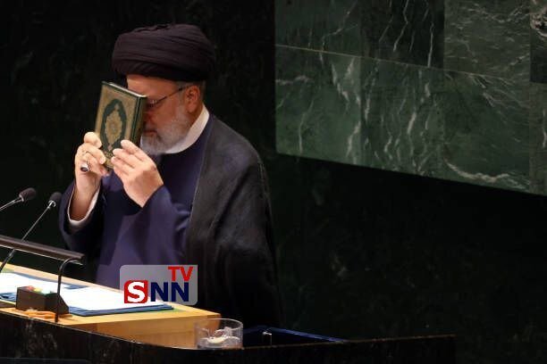 بوسه ابراهیم رئیسی به قرآن کریم در مجمع عمومی سازمان ملل+ عکس