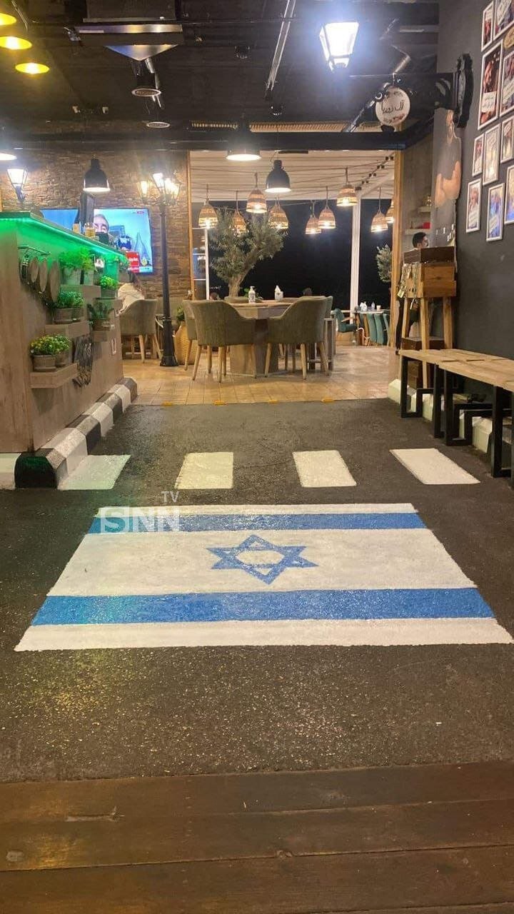 فضای ورودی یک کافه سوژه کاربران شد!