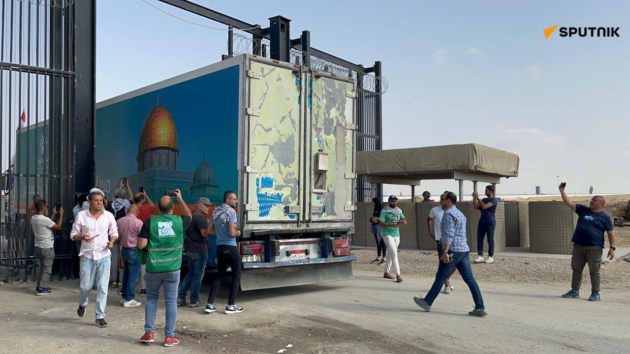 ورود کامیون های حامل کمک های بشردوستانه از گذرگاه رفح+ عکس