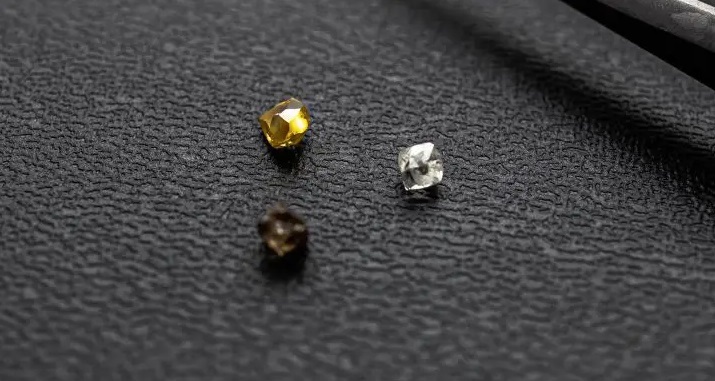 این الماس ها ۷۰۰ میلیون سال جان سالم به در بردند!+ عکس