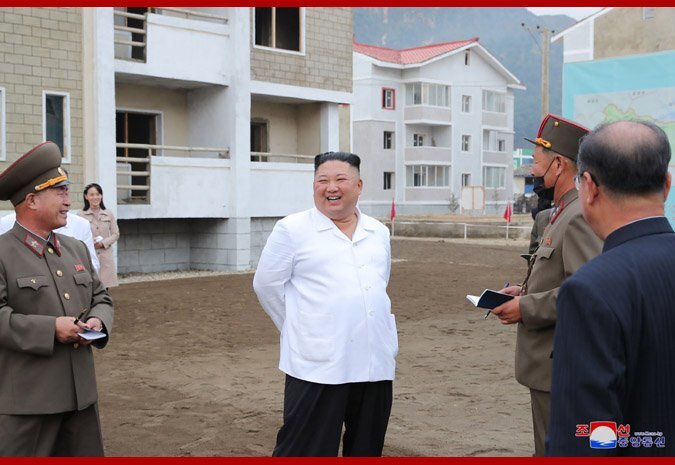 بازدید رهبر کره شمالی از مناطق سیل‌زده و حضور مجدد خواهرش در انظار عمومی + عکس