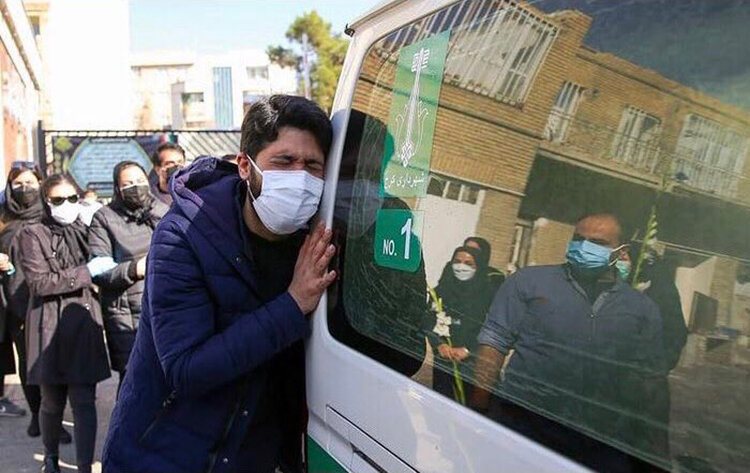 وداع جانسوز همسر با پرستار شهید بیمارستان لقمان+ عکس