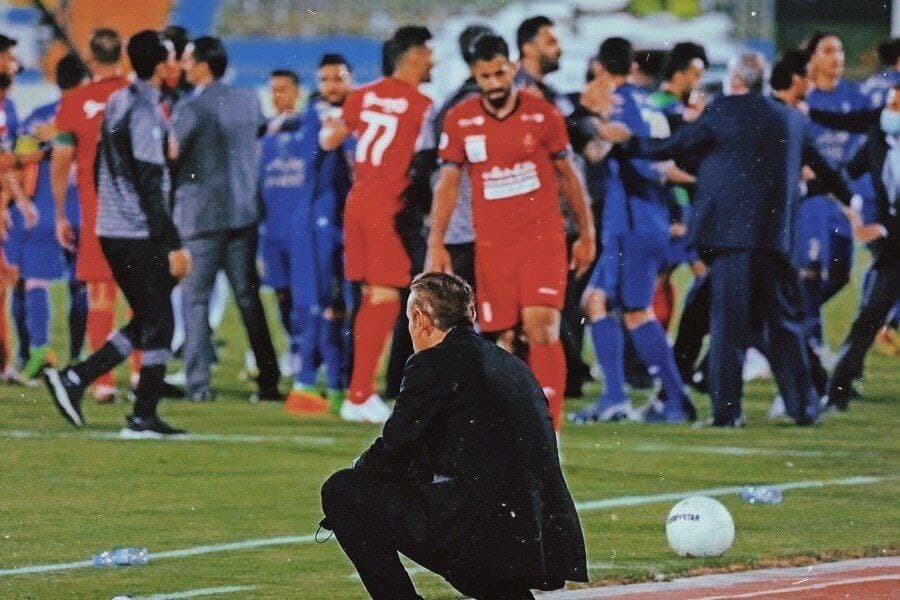 واکنش عجیب گل‌محمدی به درگیری بازیکنان در دربی ۹۵+عکس