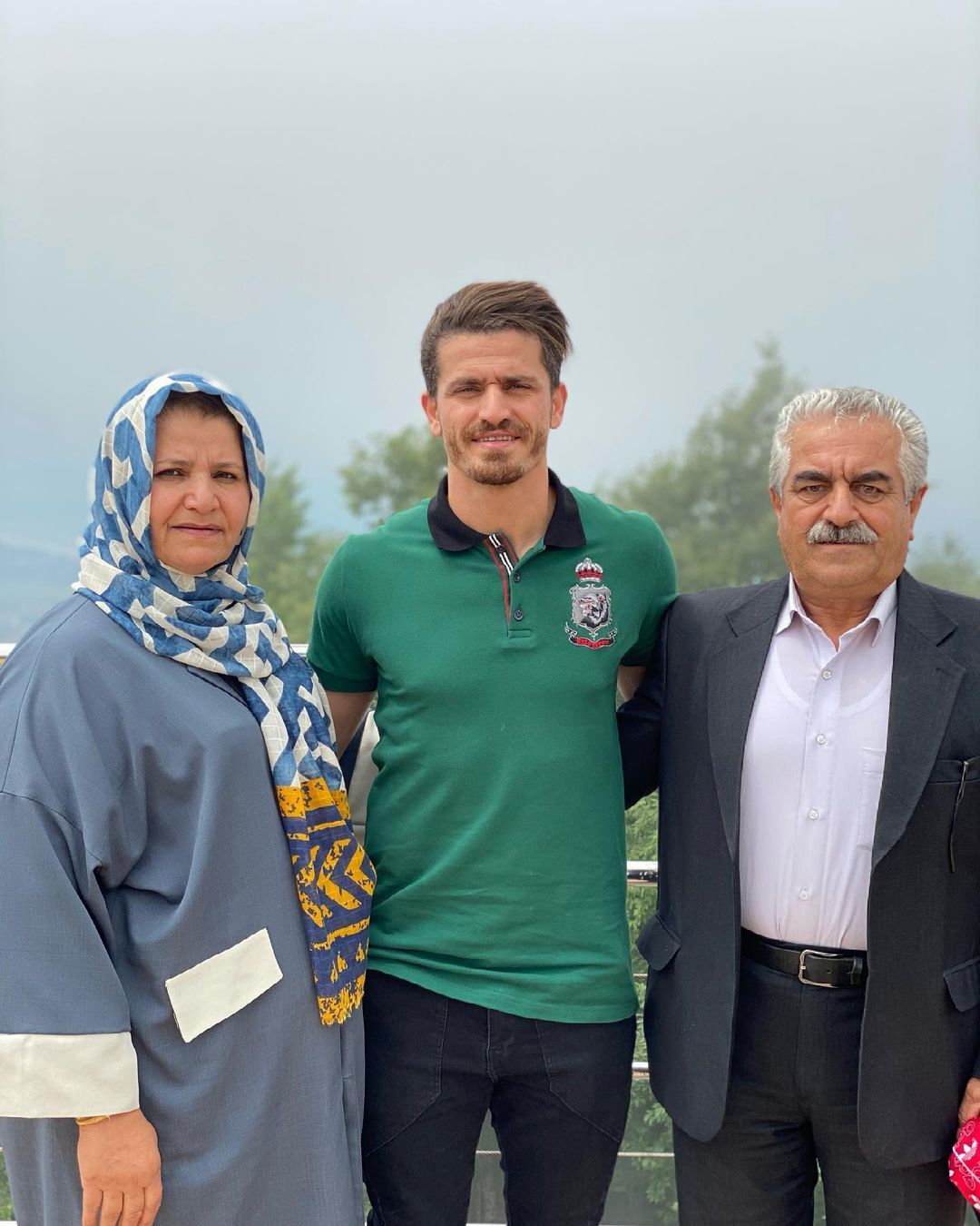 وریا غفوری در کنار پدر و مادرش + عکس