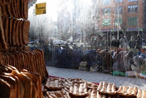 دیدنی‌های روز؛ از المپیک زمستانی ۲۰۲۲ تا صف نانوایی‌ها در کابل