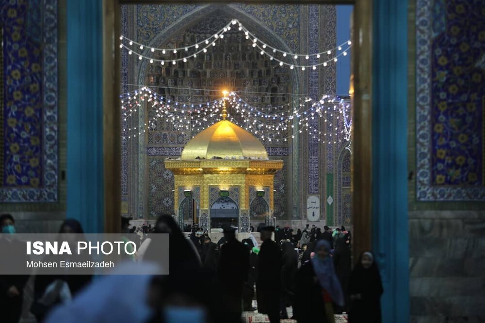 تحویل سال در جوار امام رئوف | حال و هوای حرم امام رضا(ع) در آستانه ۱۴۰۱