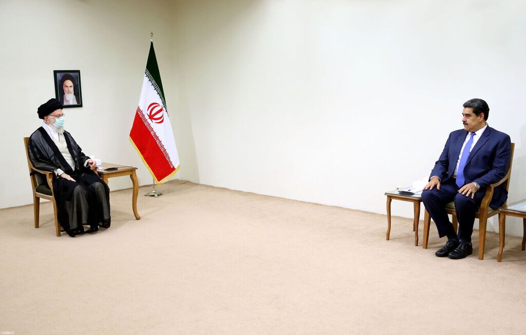 رهبر انقلاب: تجربه ایران وونزوئلا نشان داد تنها راه پیروزی در برابر فشارهای آمریکا مقاومت است