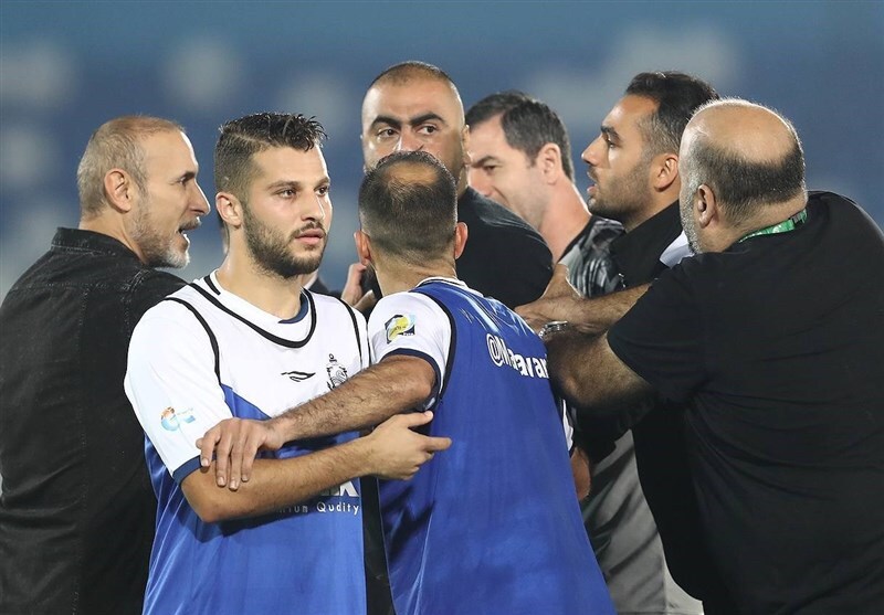 جنجال زارع در دیدار ملوان - پرسپولیس و تکرار نقش ویژه باقری | زارع: فدراسیون پشت داورها قایم می‌شود!+ تصاویر و فیلم
