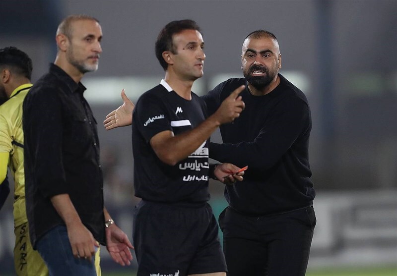 جنجال زارع در دیدار ملوان - پرسپولیس و تکرار نقش ویژه باقری | زارع: فدراسیون پشت داورها قایم می‌شود!+ تصاویر و فیلم