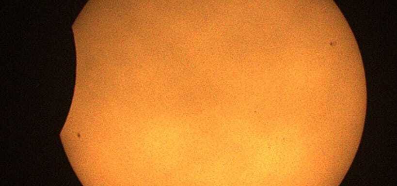 تصاویر زیبا و دیدنی از خورشیدگرفتگی امروز جهان+ عکس