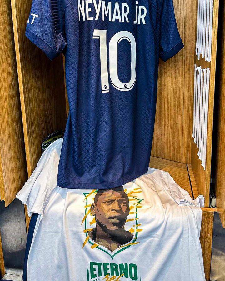 گرامیداشت نیمار برای پله