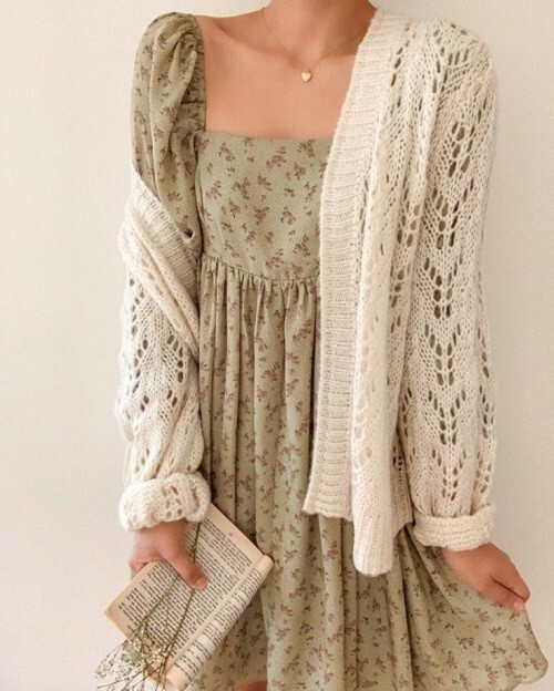 گردنبند برای یقه مربعی